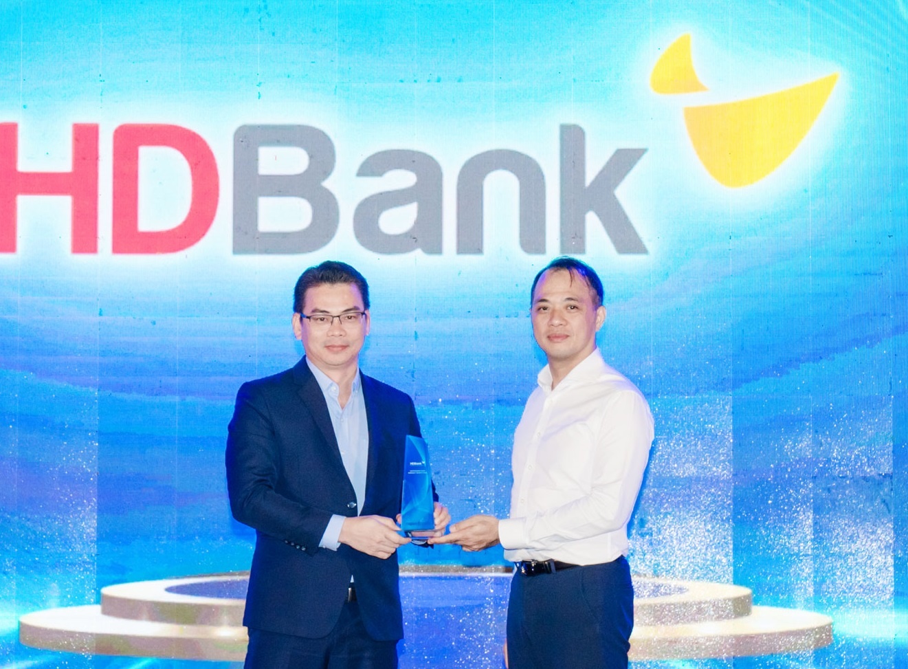 HDBank duoc vinh danh ve toc do tang truong giao dich NAPAS 247 hinh anh