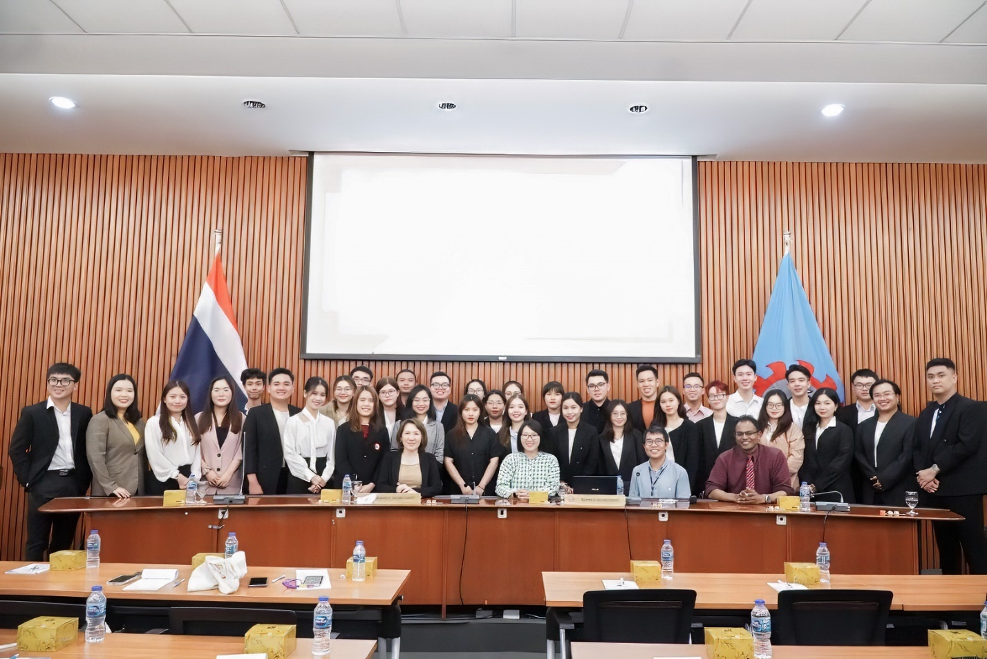 UEF,  quan he quoc te anh 2