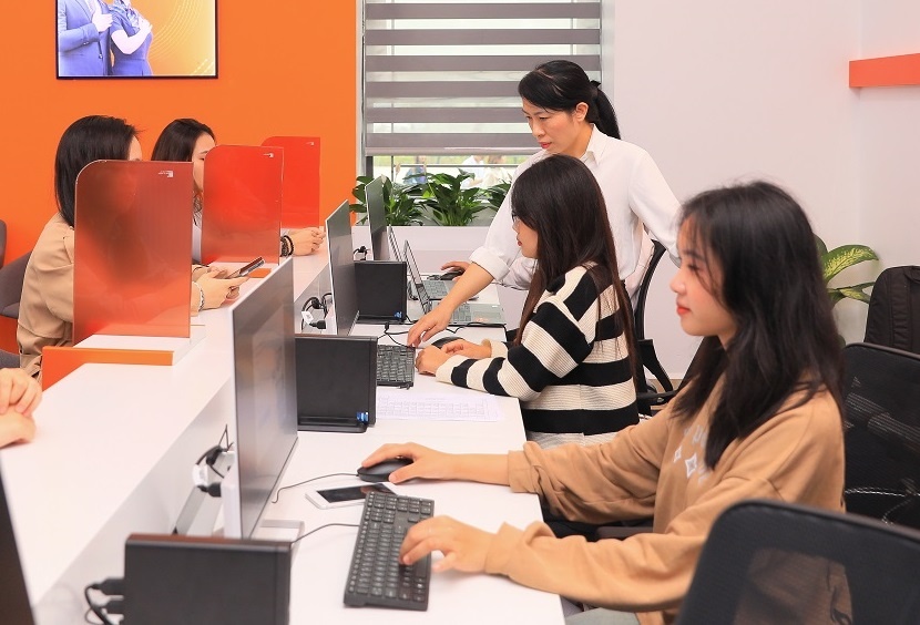 Khanh thanh Trung tam thuc hanh tai chinh ngan hang SHB - VNU hinh anh