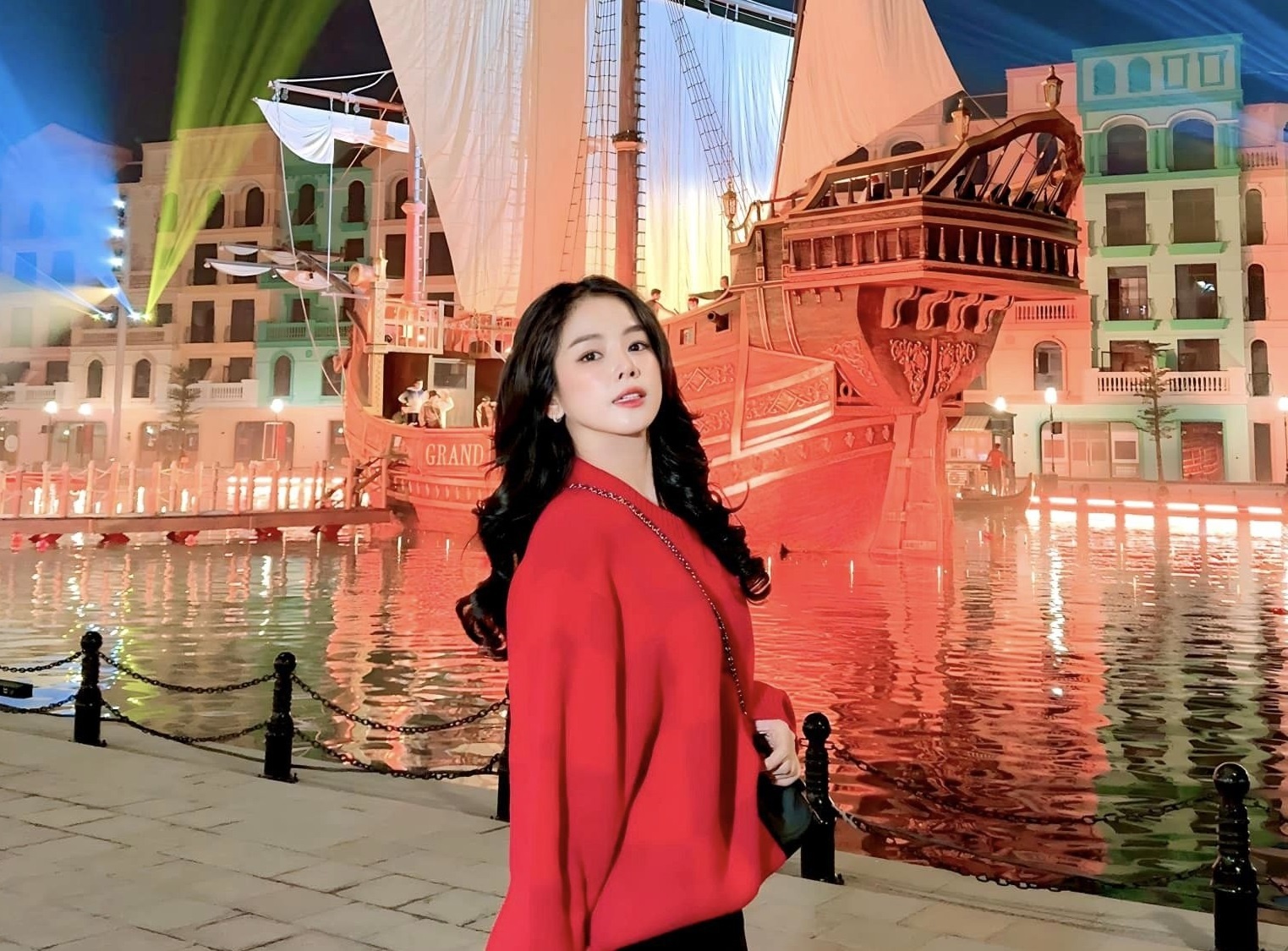 TikToker dong loat do bo ‘vu tru giai tri’ Mega Grand World Ha Noi hinh anh