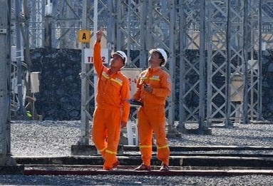 EVN va 6 don vi thanh vien duoc Fitch Ratings nang hang tin nhiem BB+ hinh anh