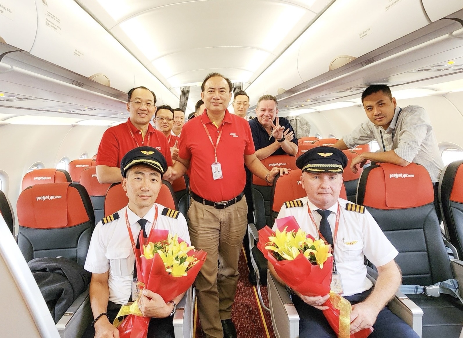 Vietjet,  tau bay moi anh 3