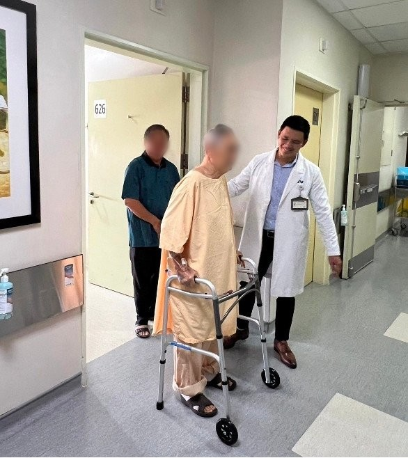 Benh vien FV,  gay co xuong dui anh 2