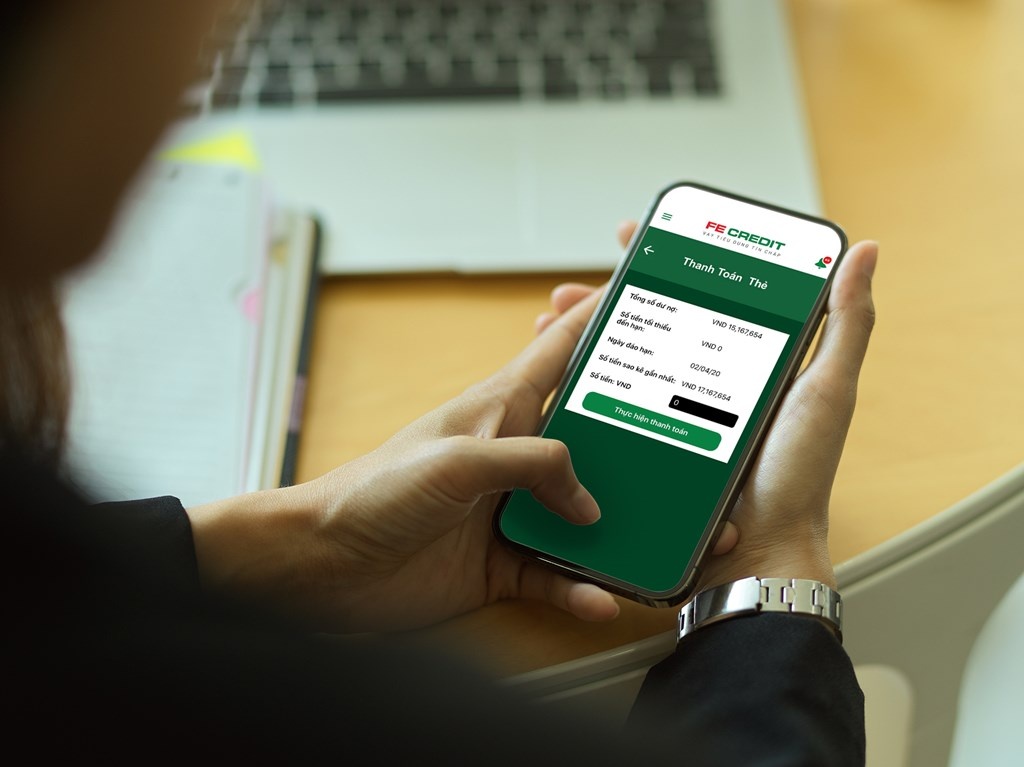 FE Credit,  mua sam anh 1