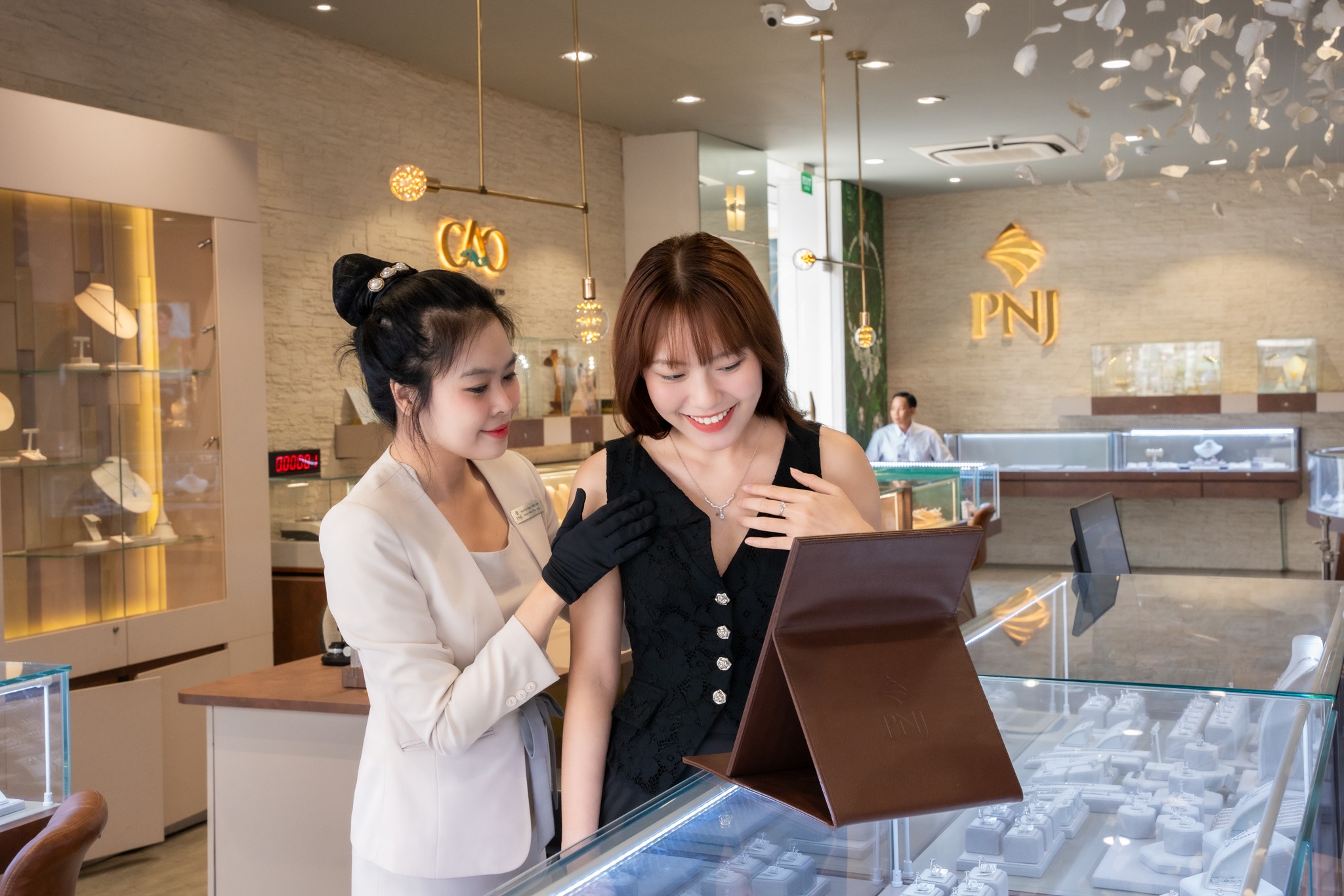 JWA 2024,  PNJ anh 5