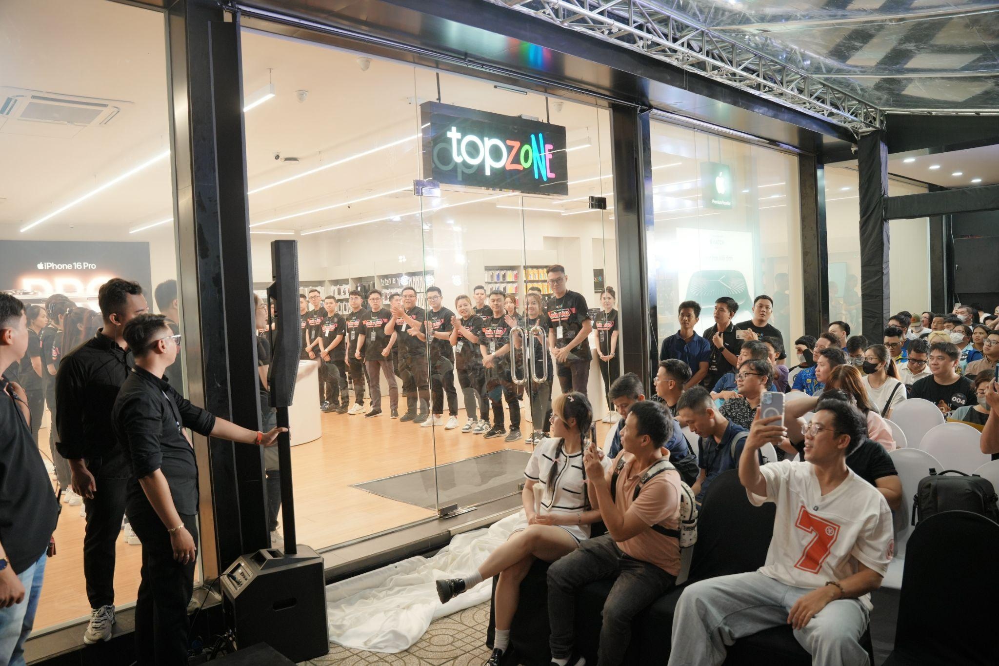 TopZone,  iPhone 16 anh 1