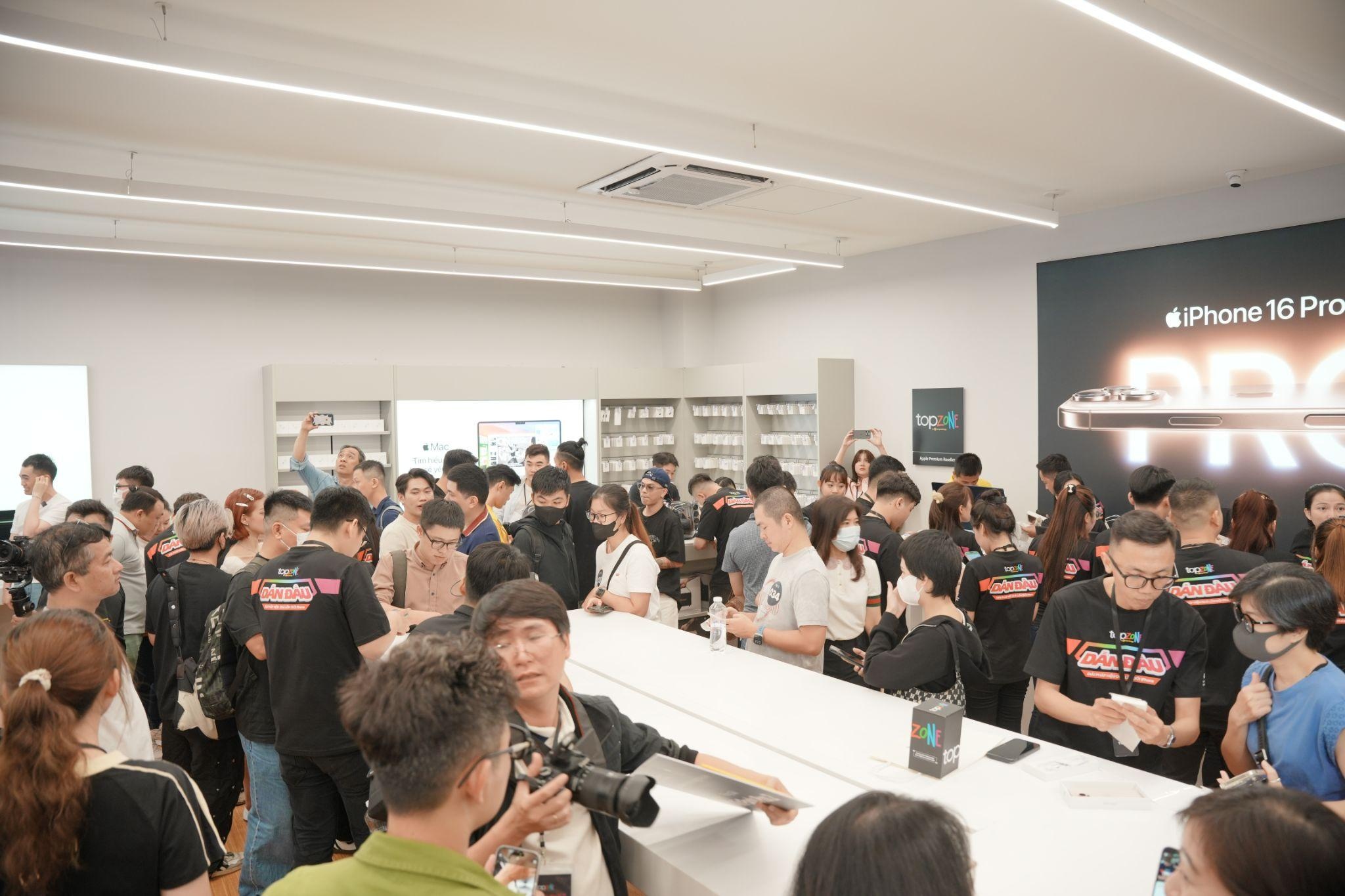 TopZone,  iPhone 16 anh 3