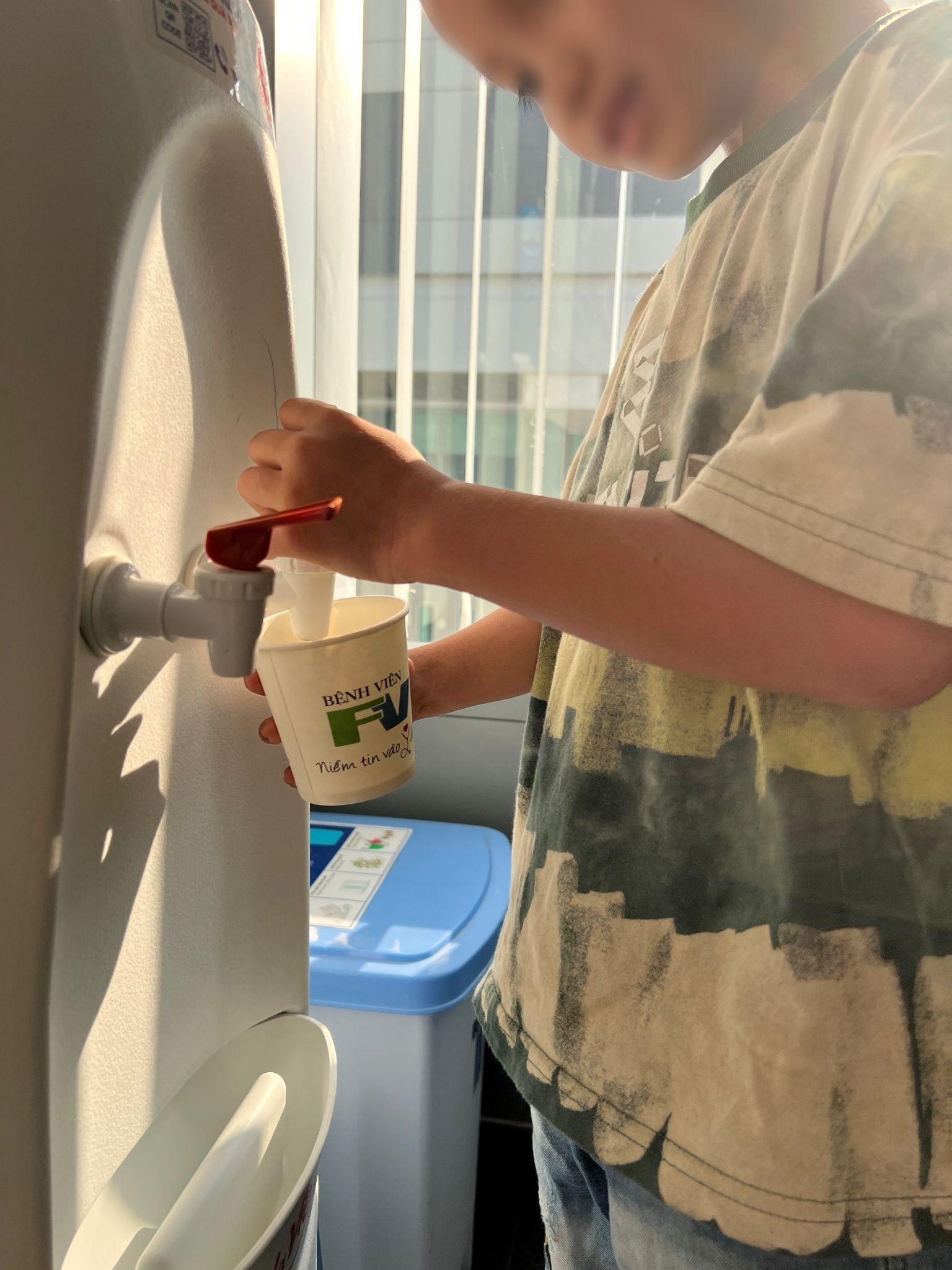 Benh vien FV,  thieu xuong quay anh 3