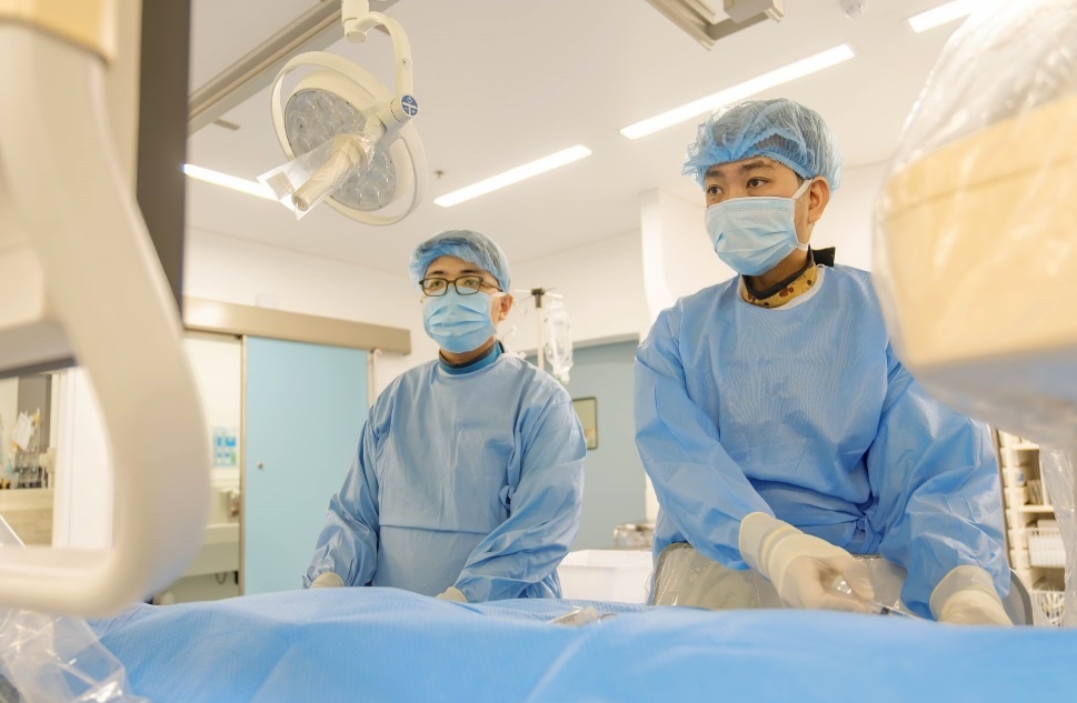 Benh vien FV,  can thiep noi mach anh 2