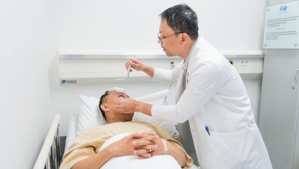 Benh vien FV,  BS Hoang Chi Tam anh 2