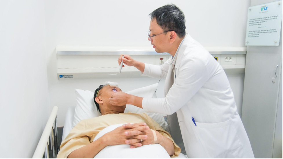 Mo cuom mat cho nguoi cao tuoi chi 15 phut va khong dau hinh anh