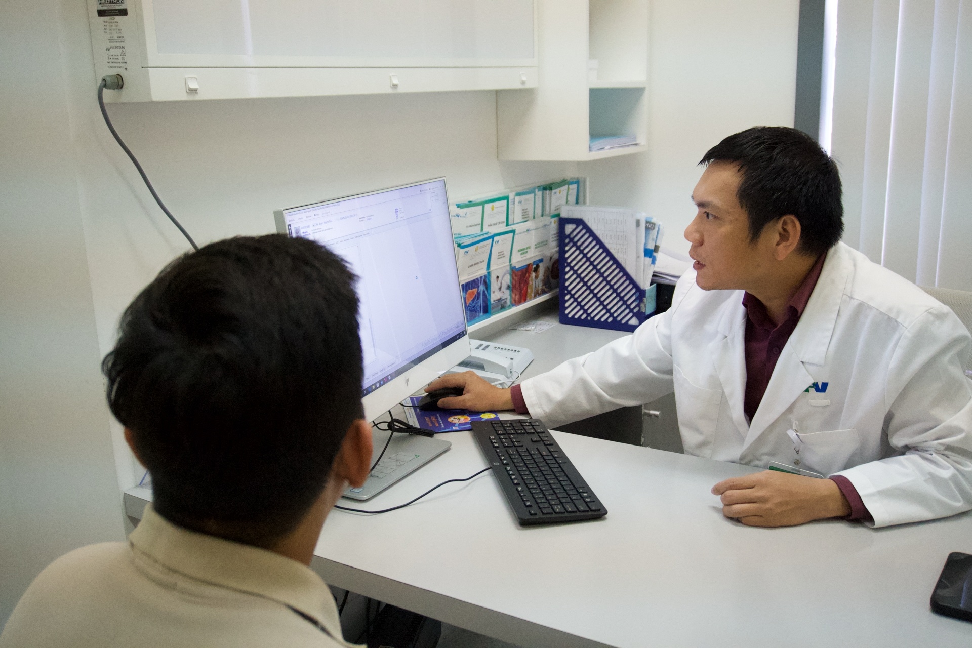 Benh vien FV,  tach dong mach canh anh 1