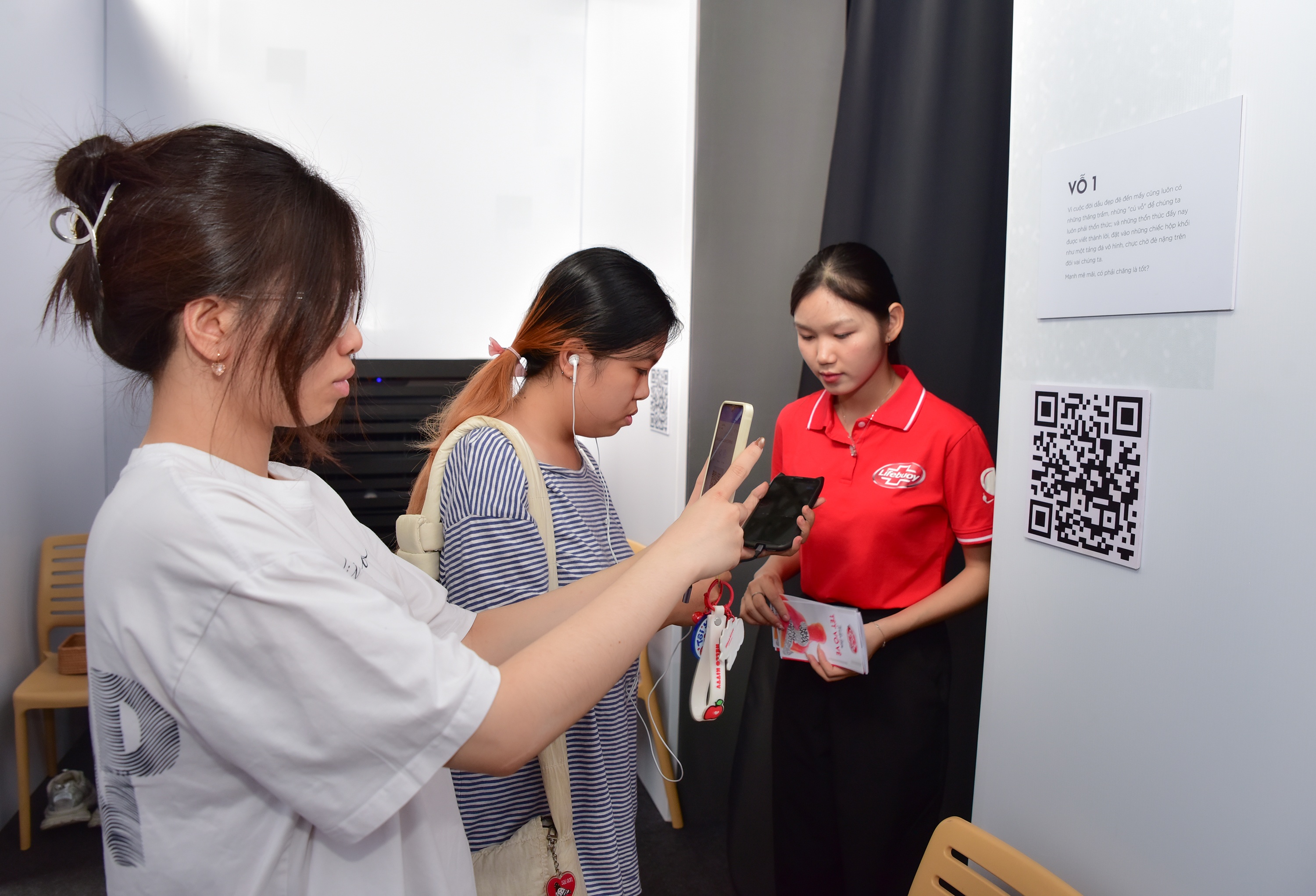 Tet Vo Ve,  trien lam Vo Ve anh 3