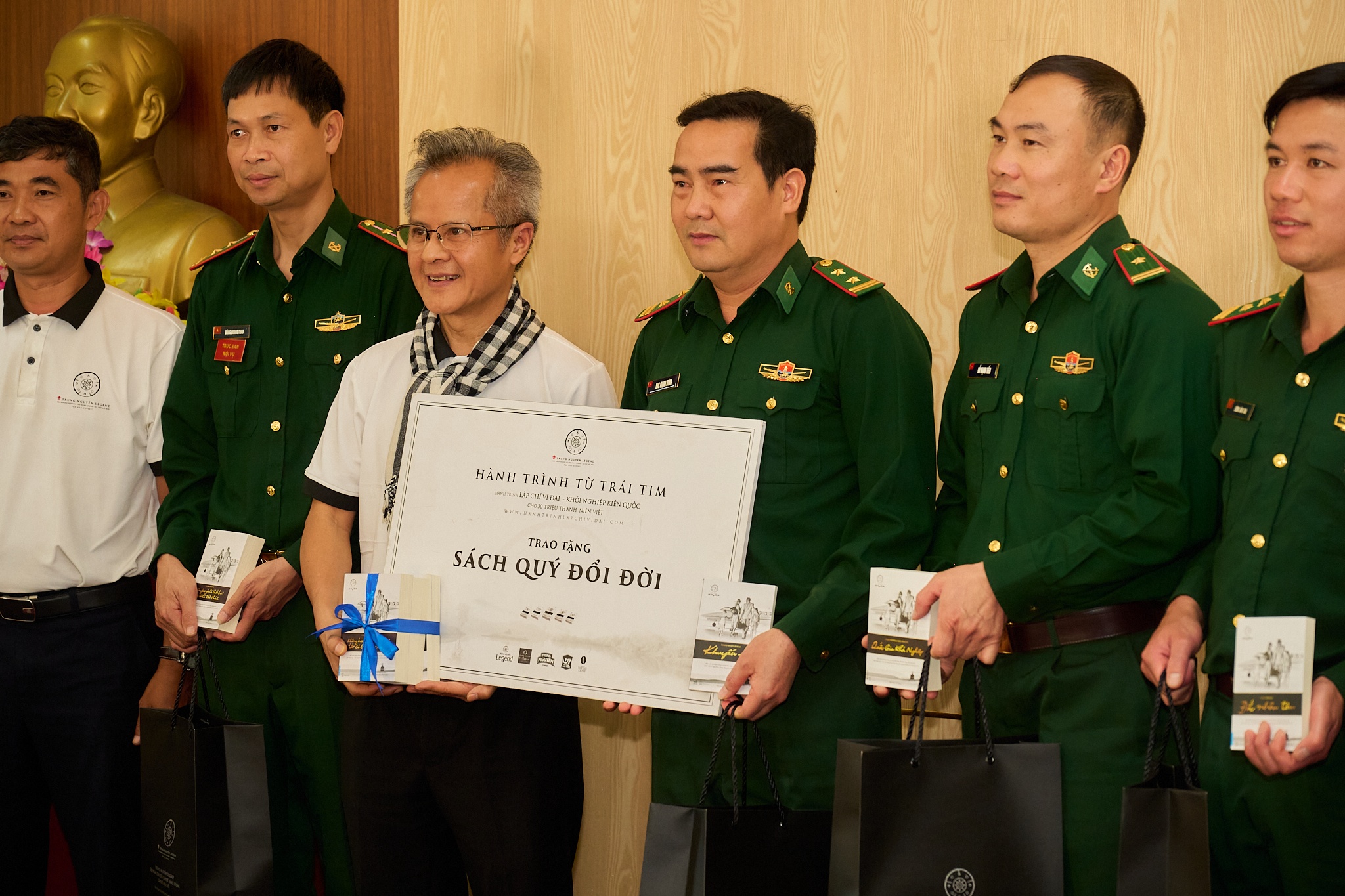 Hanh trinh Tu Trai Tim anh 18