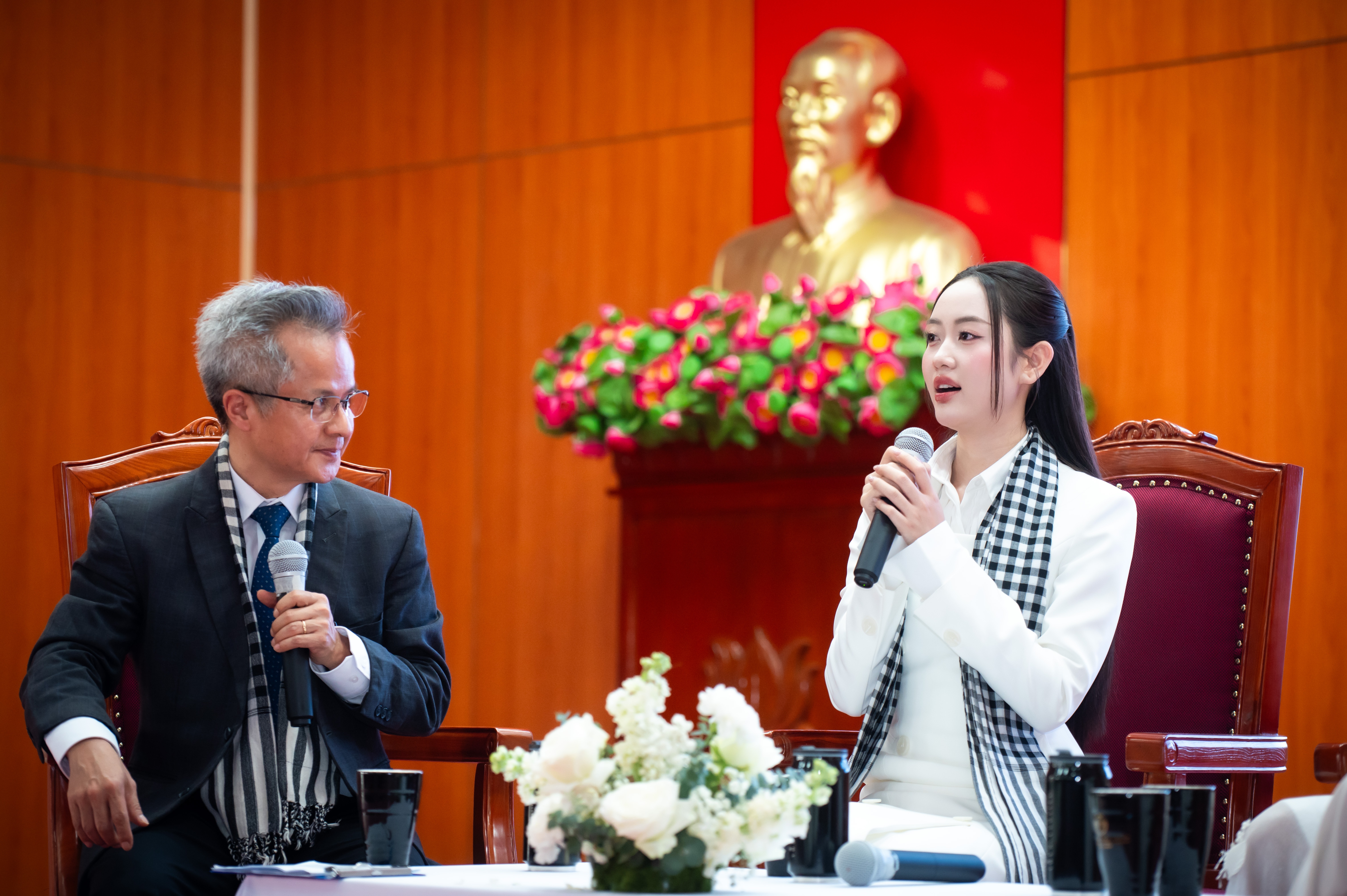 Hanh trinh Tu Trai Tim anh 7