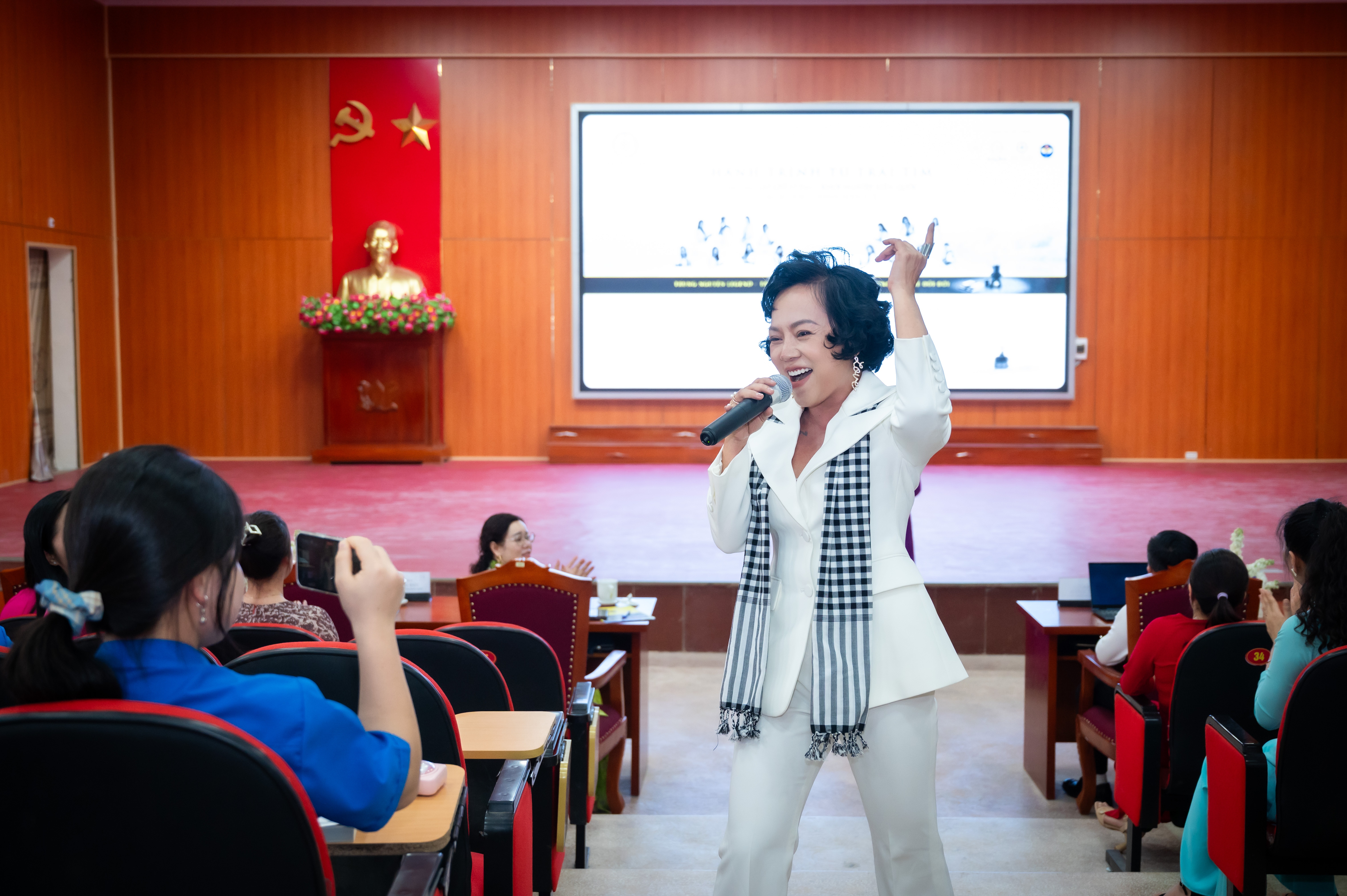 Hanh trinh Tu Trai Tim anh 8