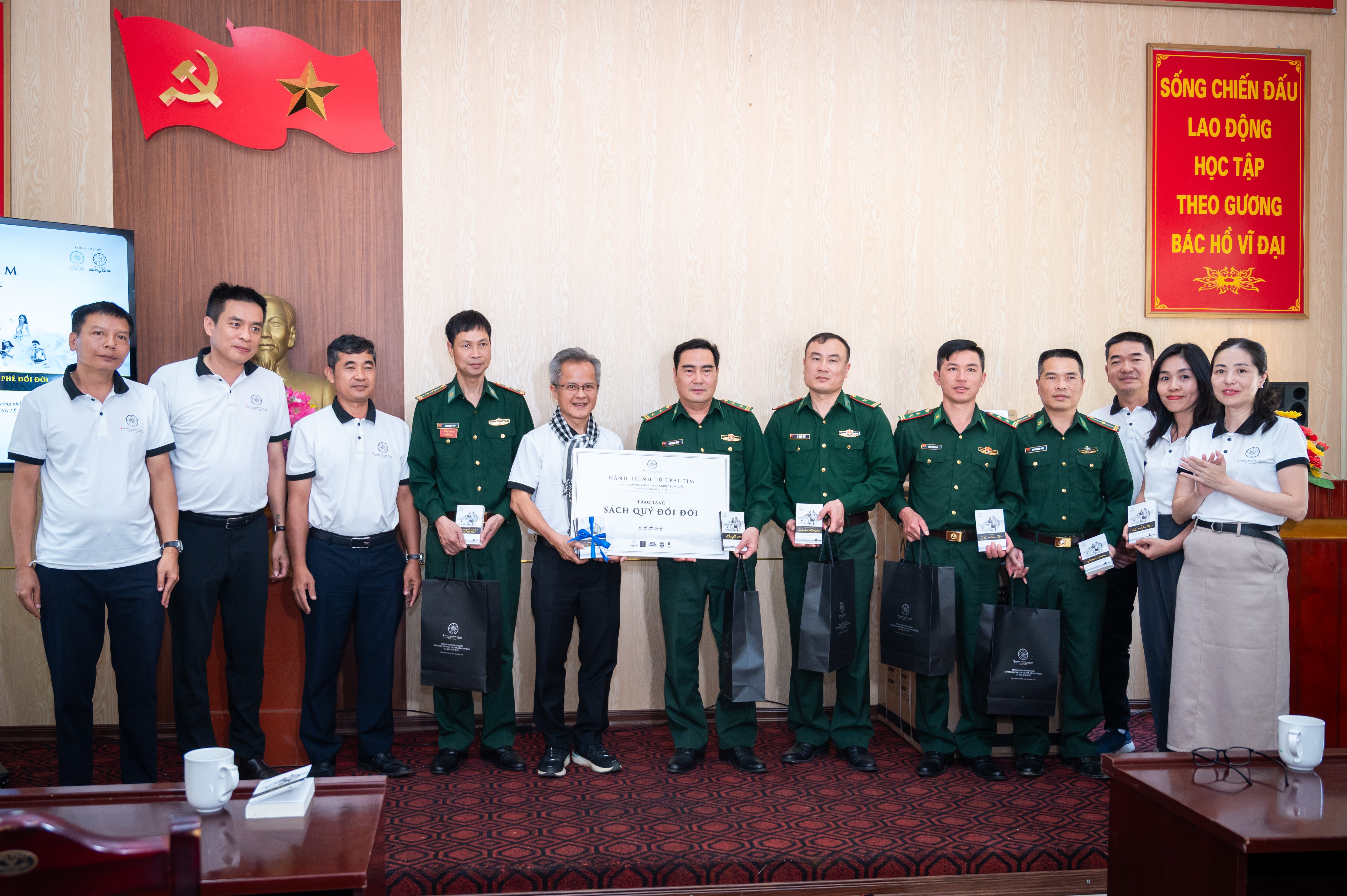 Hanh trinh Tu Trai Tim anh 22