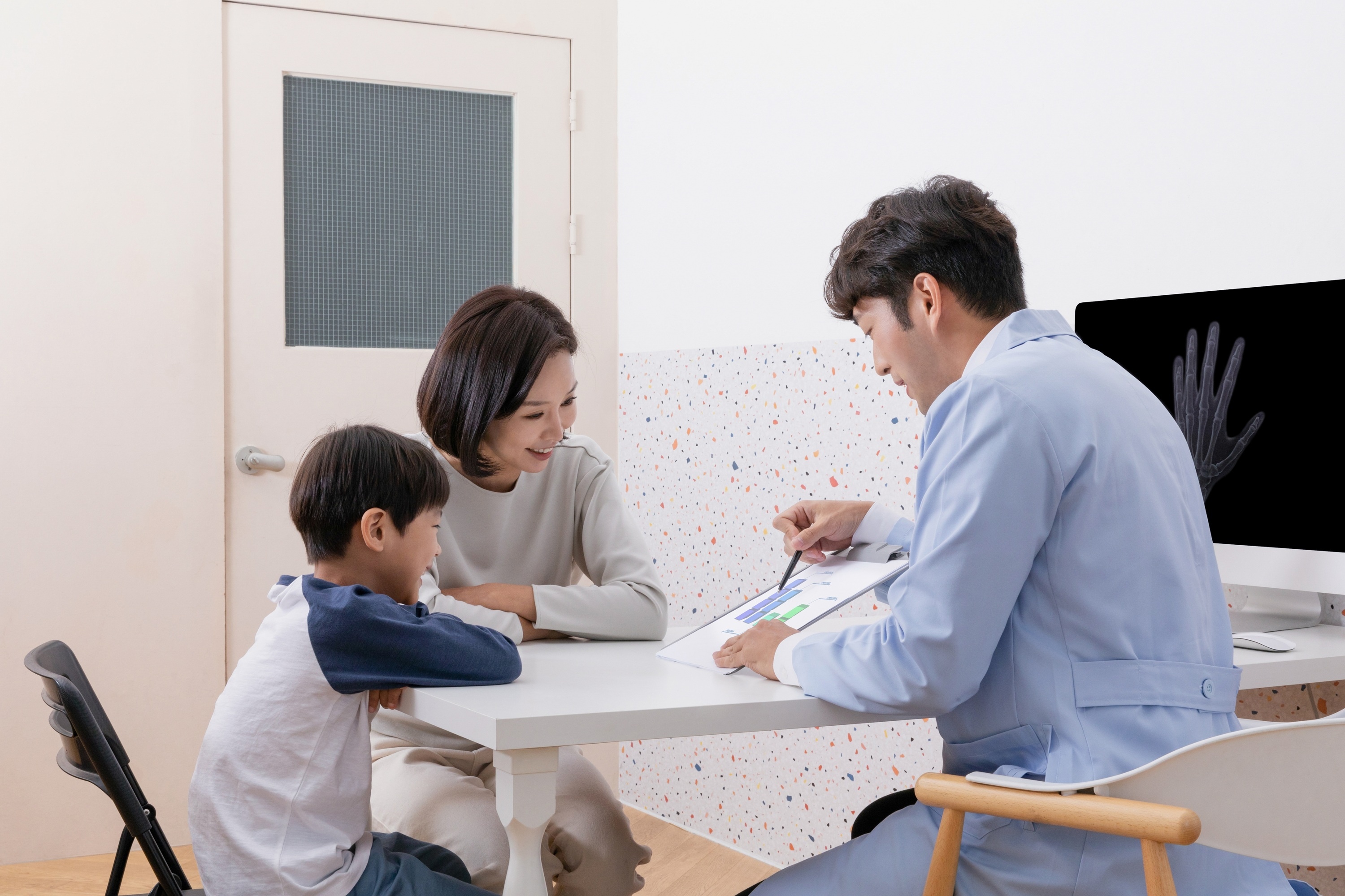 Bệnh lý ba mẹ cần lưu ý trong những năm đầu đời của trẻ sinh mổ
