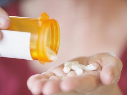 Tai sao khang sinh khong dieu tri duoc benh do virus hinh anh