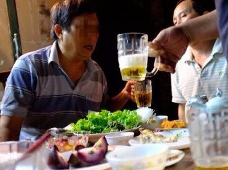 Thoi quen an uong khien gioi tre doi mat voi tu than hinh anh