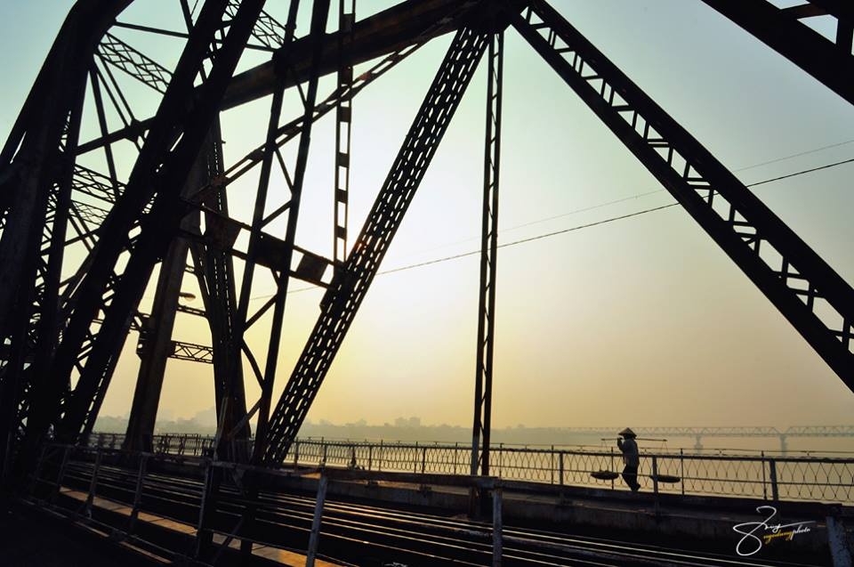 Vẻ đẹp bình dị của cầu Long Biên ảnh 5 Ve dep binh di cua cau Long Bien anh 5