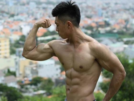 9X so huu co bung 6 mui sau khi tang 22 kg hinh anh