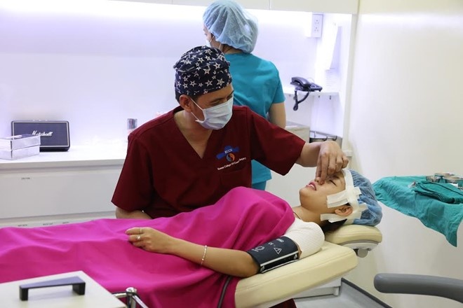 đàn ông phẫu thuật thẩm mỹ ảnh 2 dan ong phau thuat tham my anh 2