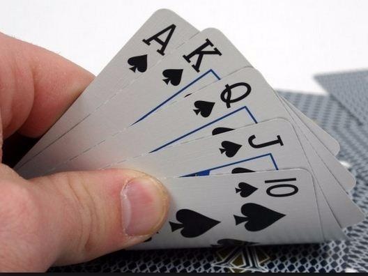 Ai khong nen danh bai thau dem suot sang? hinh anh