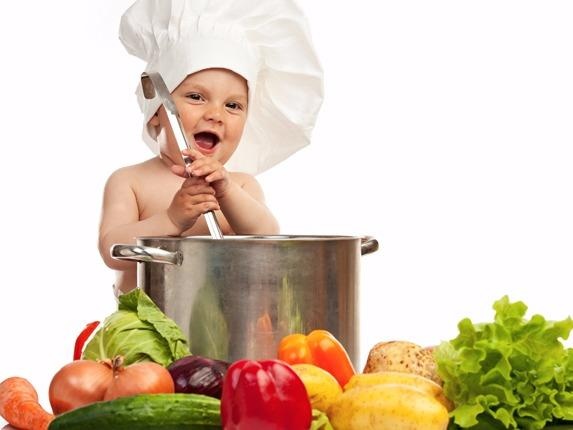 Co can cho mam, muoi vao chao, bot cua tre duoi 1 tuoi? hinh anh