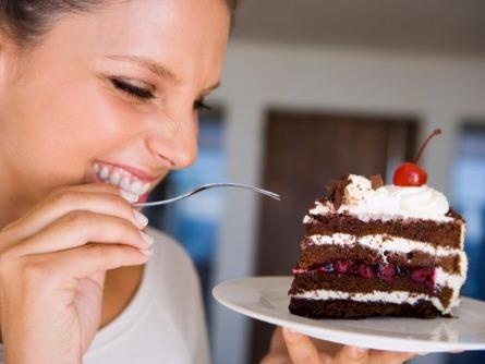 Dieu gi xay ra voi co the khi ban them do ngot? hinh anh