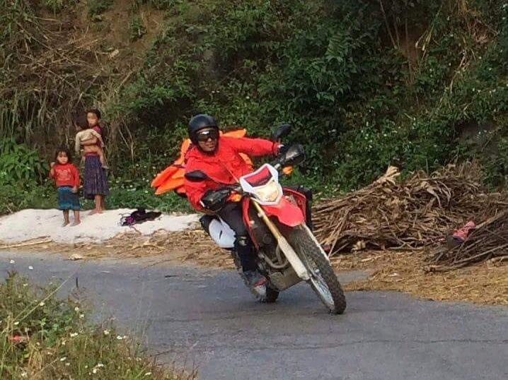 Bi kip dam bao an toan khi phuot bang xe may hinh anh