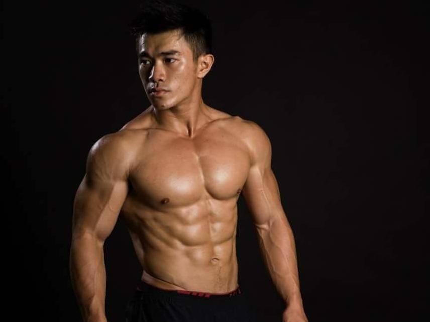 Bi quyet so huu co bung 6 mui cua chang trai tap gym tu nam 14 tuoi hinh anh