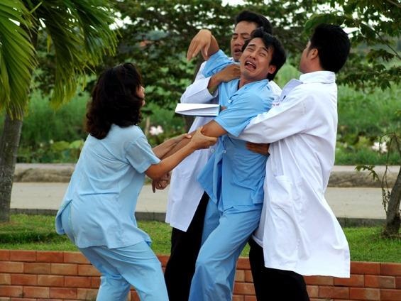 Trac nghiem: Nhung dau hieu canh bao benh tam than it nguoi biet hinh anh