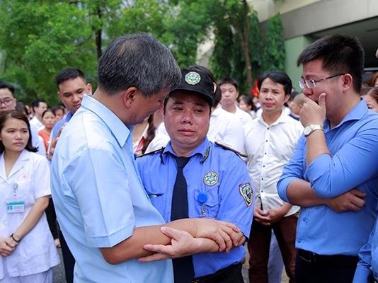 'Du toi chi la nguoi quet rac, bac si Nguyen Anh Tri van ton trong' hinh anh