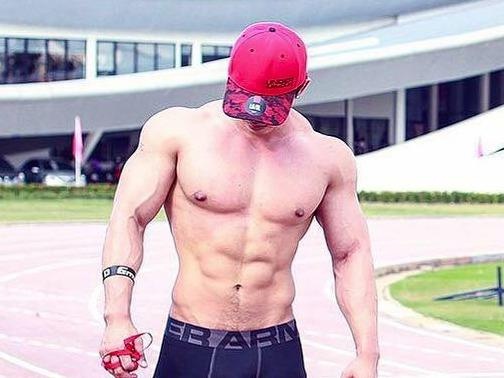 Tu chang sinh vien chi 40.000 dong tien an de tap gym den VDV the hinh hinh anh