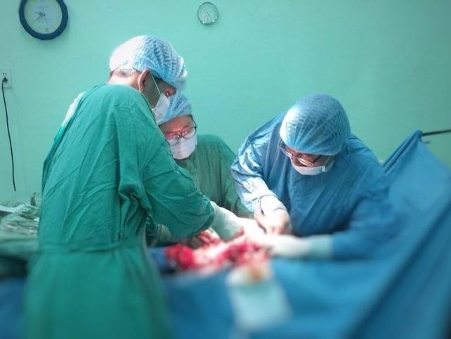 Phau thuat thanh cong khoi u xo tu cung nang gan 6 kg hinh anh