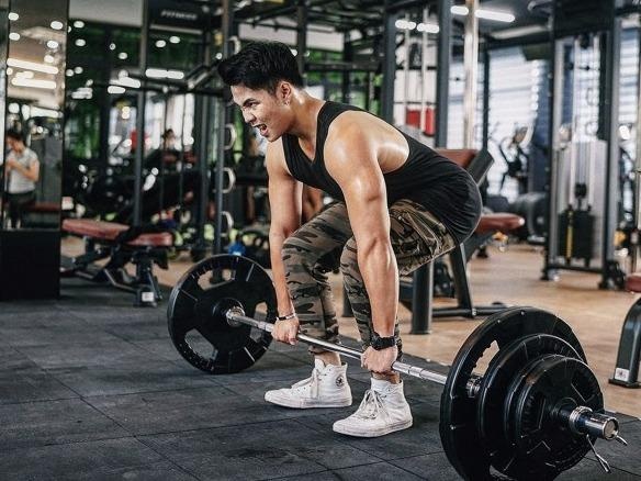 9X so huu co bung 6 mui sau khi tang 17 kg hinh anh