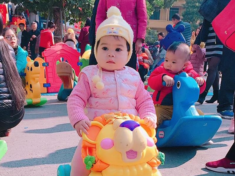 Ba me 9X thuong xuyen noi chuyen voi con de hoc noi som hinh anh