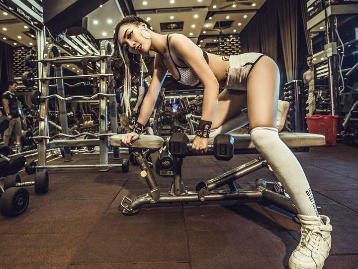 Nu huan luyen vien nang 60 kg van so huu vong eo 56 cm hinh anh