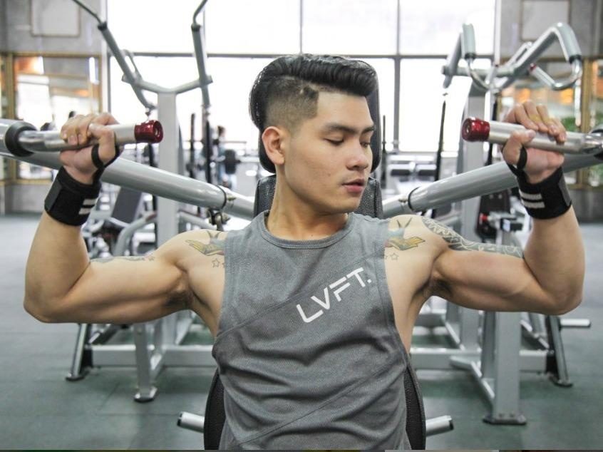 4 bai tap co ban giup canh tay to khoe cho nam gioi hinh anh