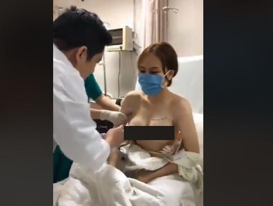 Bac si Chiem Quoc Thai dung tay kham nguc cho benh nhan hinh anh