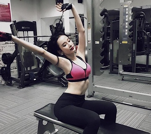 'Angela Phuong Trinh huong dan tap gym sai, co the gay hai cot song' hinh anh