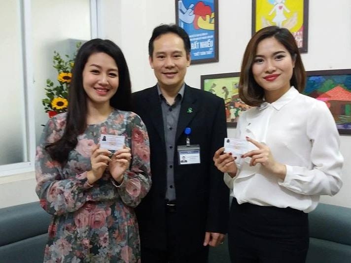 Hai nu MC xinh dep cua VTV dang ky hien tang hinh anh