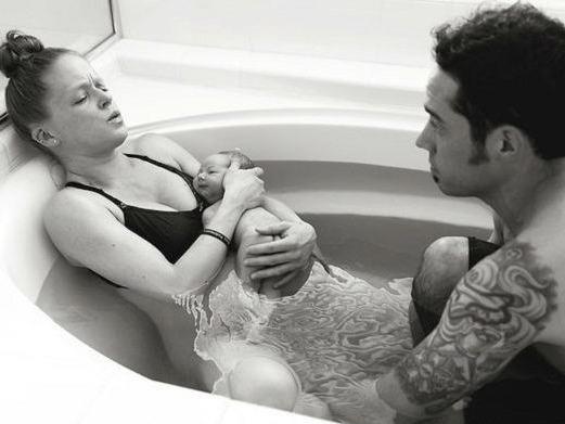 Hot mom Viet noi ve sinh con thuan tu nhien: Dung bi 'tay nao' hinh anh