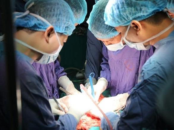 Ca ghep phoi dau tien tu nguoi chet nao o Viet Nam hinh anh