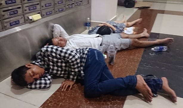 Chay chung cu Carina: Huy dong 5 benh vien cap cuu nan nhan hinh anh