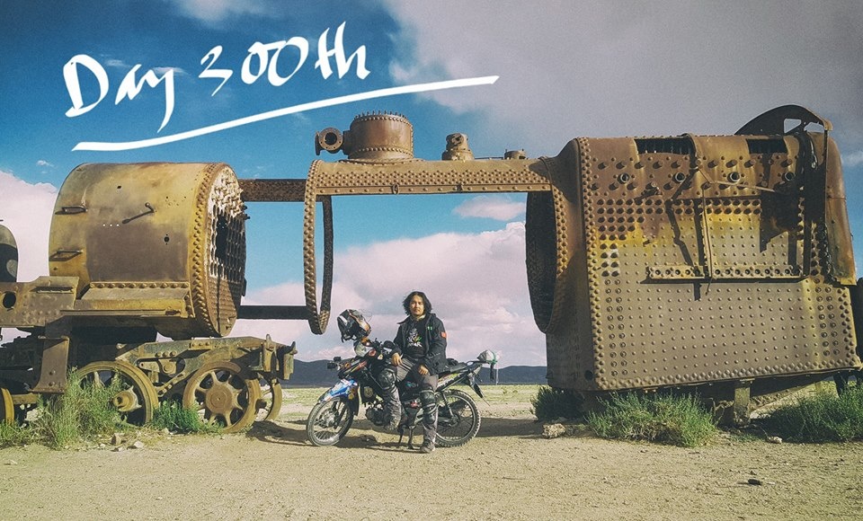 Chang trai di vong quanh the gioi bang xe may anh 1