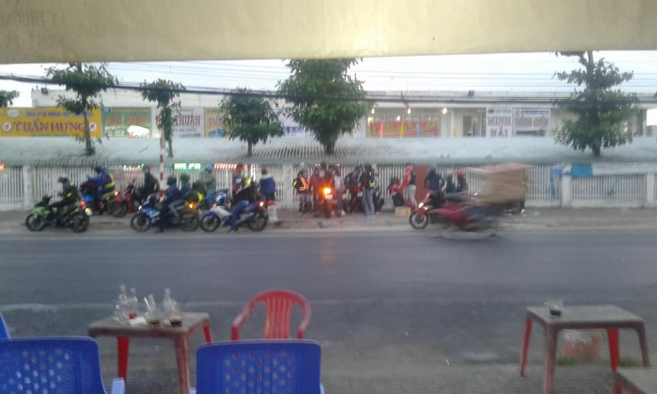 nhóm phượt 28 người tố chủ quán nước 'chặt chém' ảnh 2 nhom phuot 28 nguoi to chu quan nuoc 'chat chem' anh 2