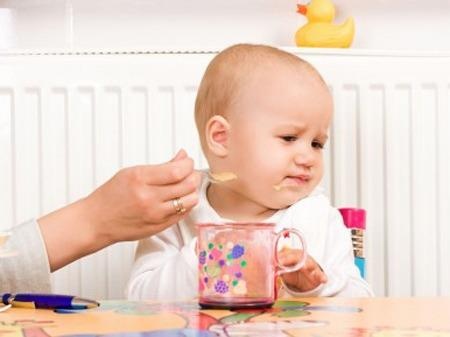 Nguyen tac giup be 1-2 tuoi giam bieng an hinh anh