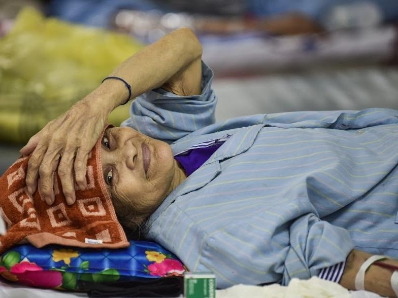 Benh nhan chay than Hoa Binh dong vien bac si Hoang Cong Luong hinh anh